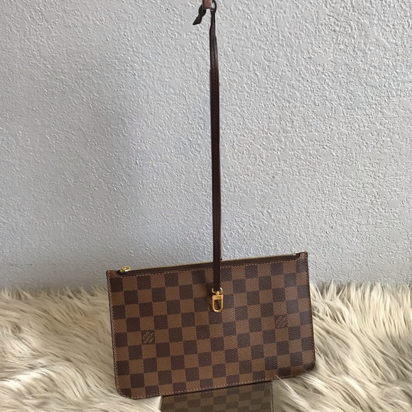 Louis Vuitton NVF Pouch/Wristlet in Damier Ebene - Picture 5 of 8